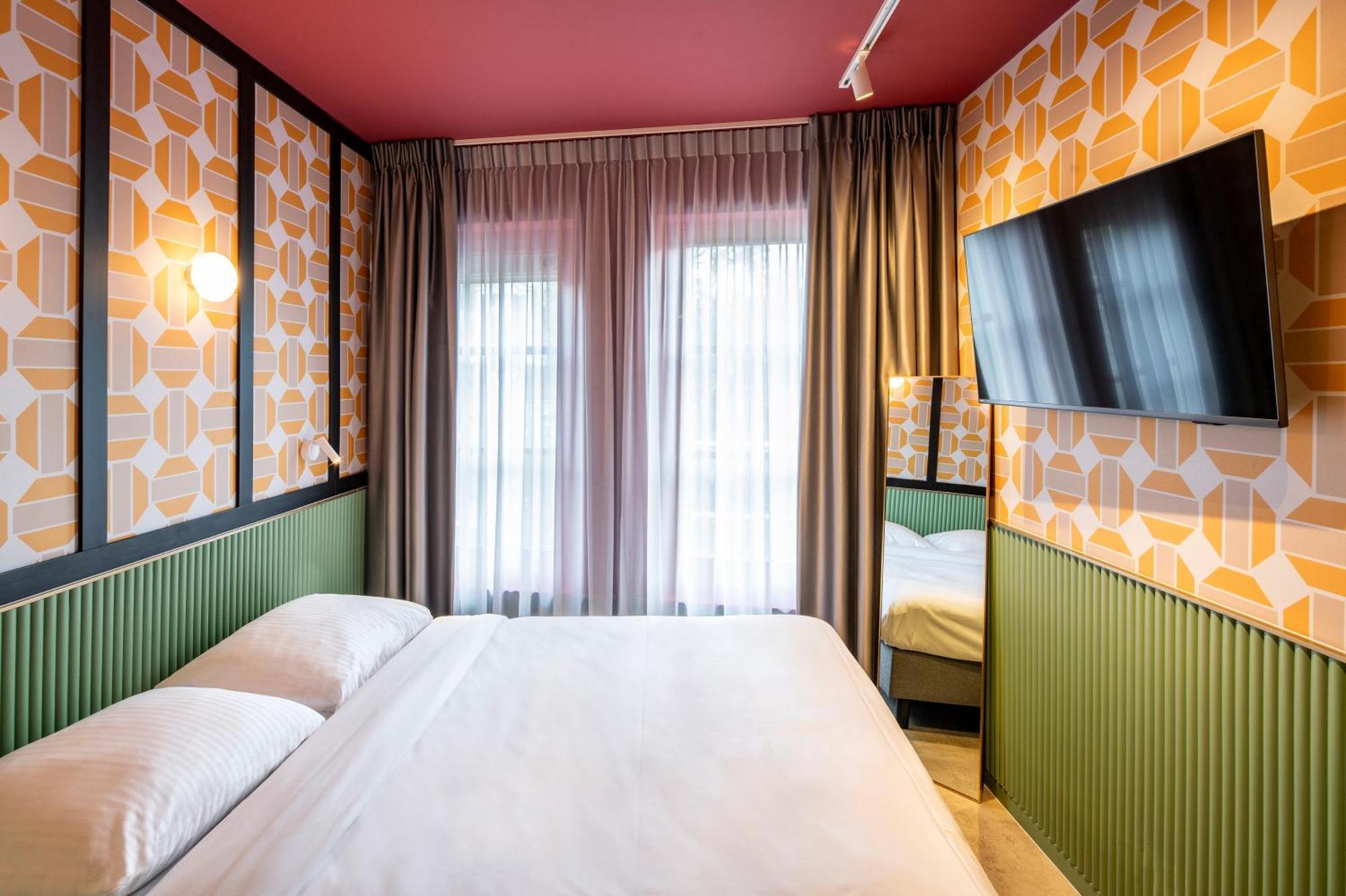 Budget Hotel Tourist Inn Амстердам Экстерьер фото
